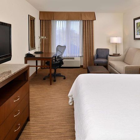 Hilton Garden Inn Addison Luaran gambar
