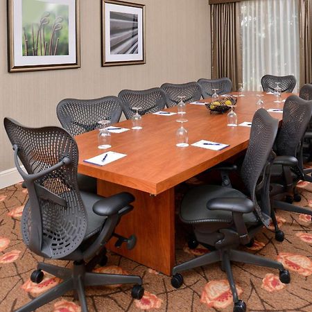 Hilton Garden Inn Addison Luaran gambar