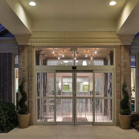 Hilton Garden Inn Addison Luaran gambar