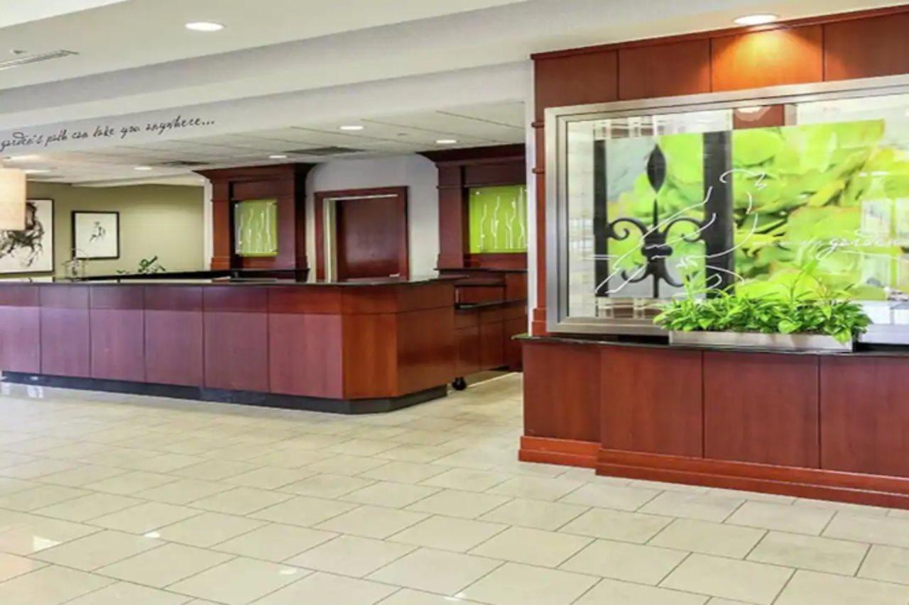 Hilton Garden Inn Addison Luaran gambar