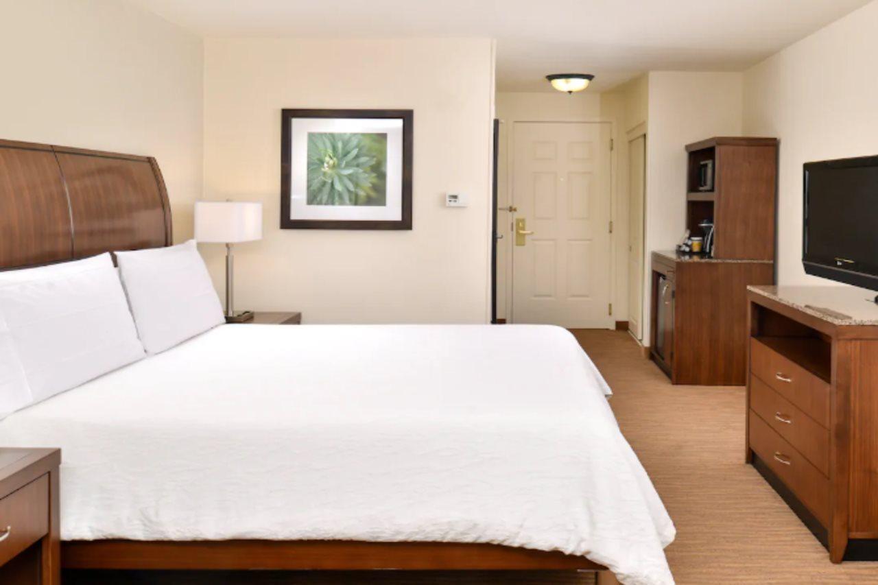 Hilton Garden Inn Addison Luaran gambar
