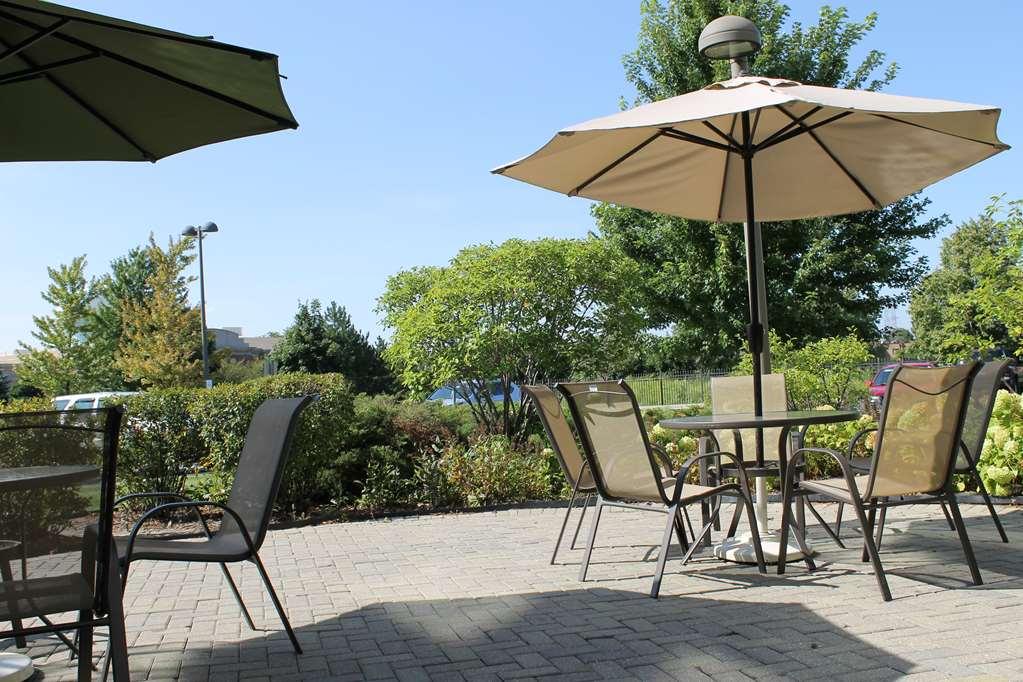 Hilton Garden Inn Addison Luaran gambar