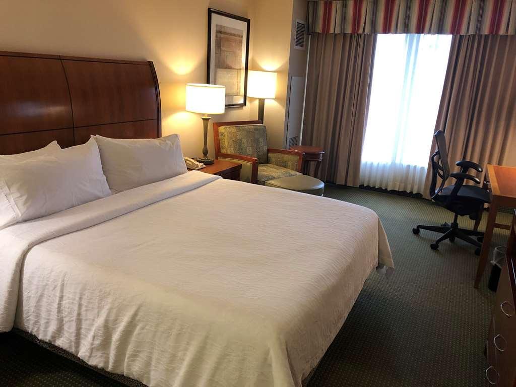 Hilton Garden Inn Addison Bilik gambar