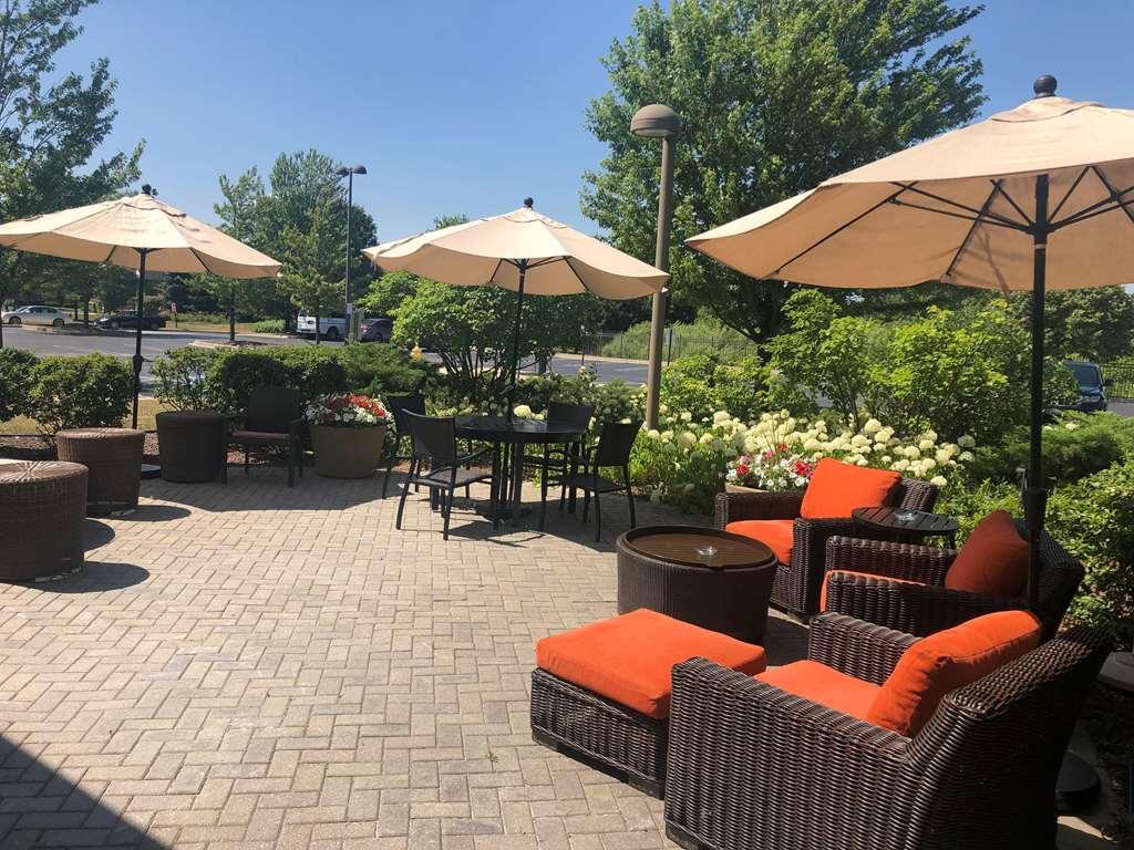 Hilton Garden Inn Addison Luaran gambar