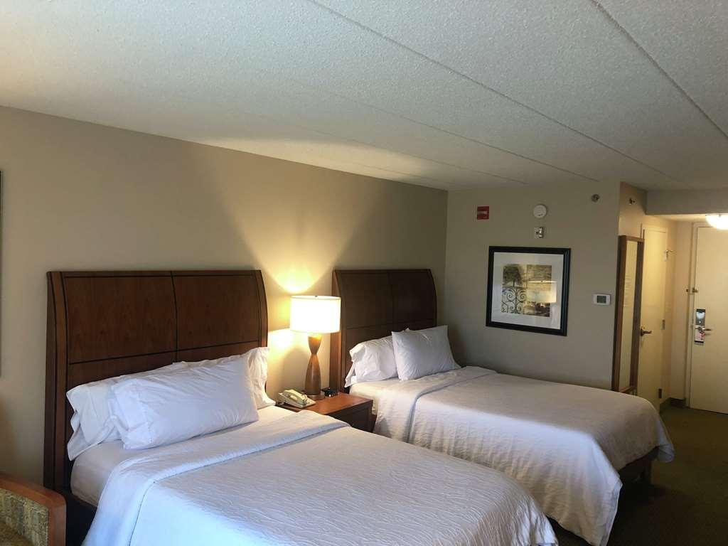 Hilton Garden Inn Addison Bilik gambar