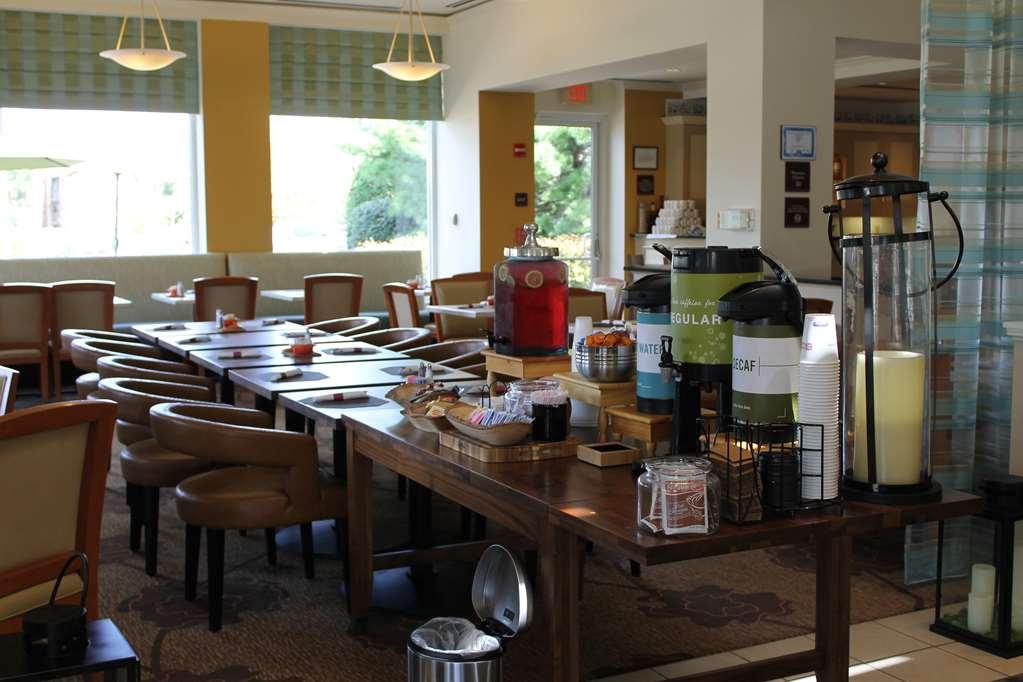 Hilton Garden Inn Addison Restoran gambar