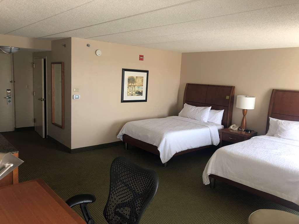 Hilton Garden Inn Addison Bilik gambar