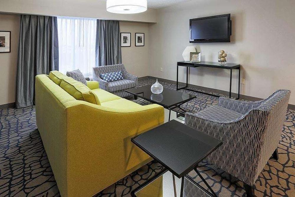 Hilton Garden Inn Addison Luaran gambar