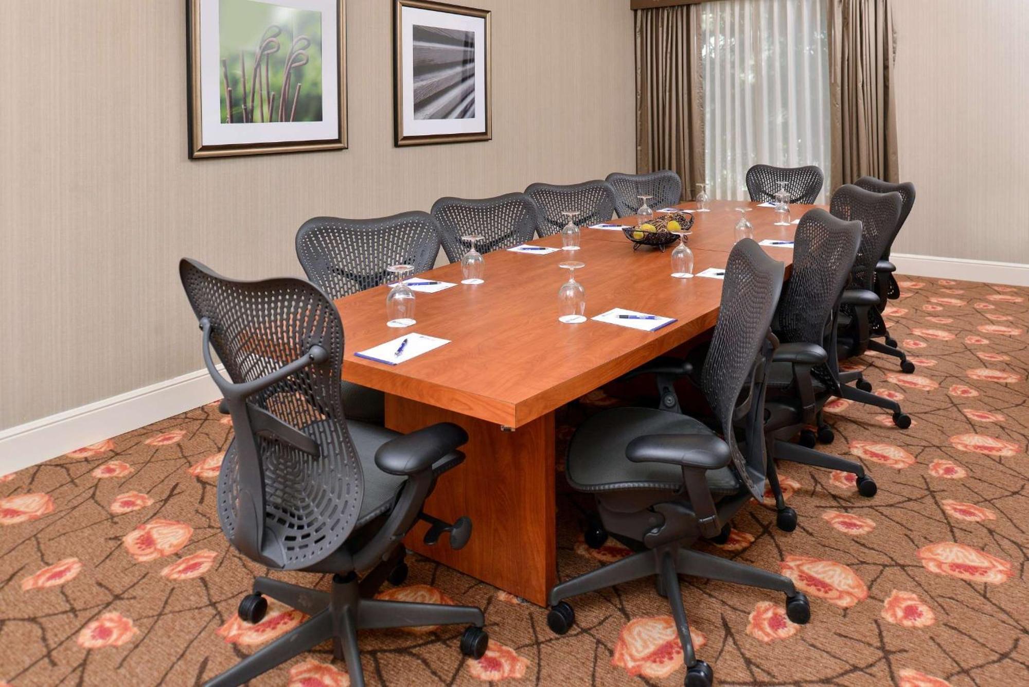 Hilton Garden Inn Addison Luaran gambar