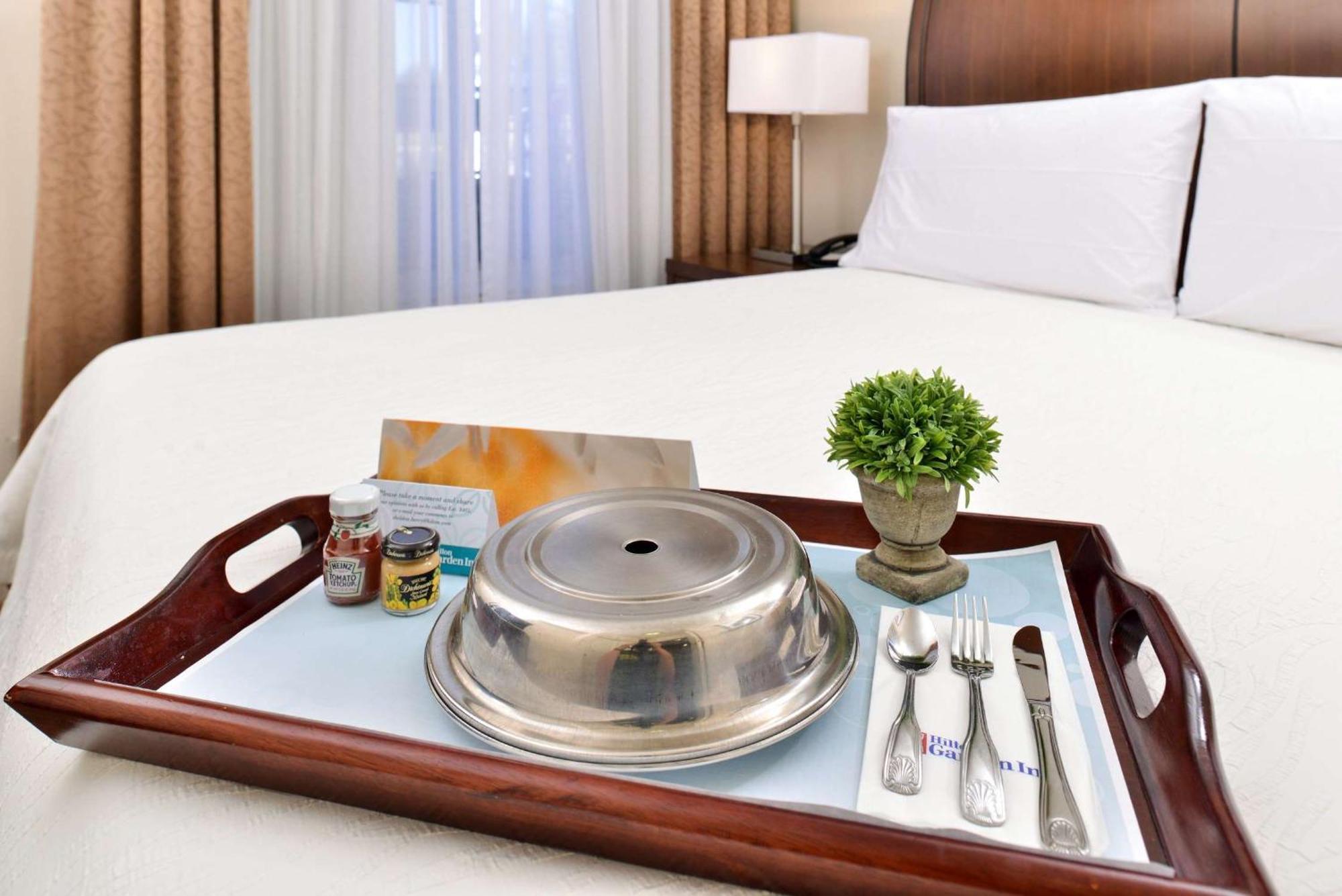 Hilton Garden Inn Addison Luaran gambar