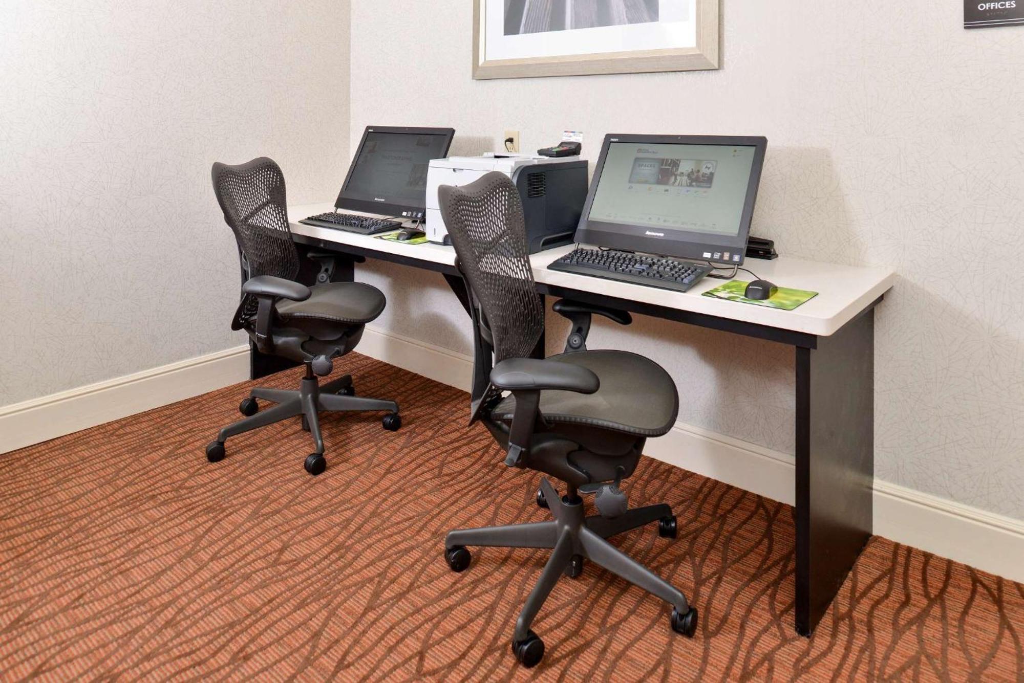 Hilton Garden Inn Addison Luaran gambar