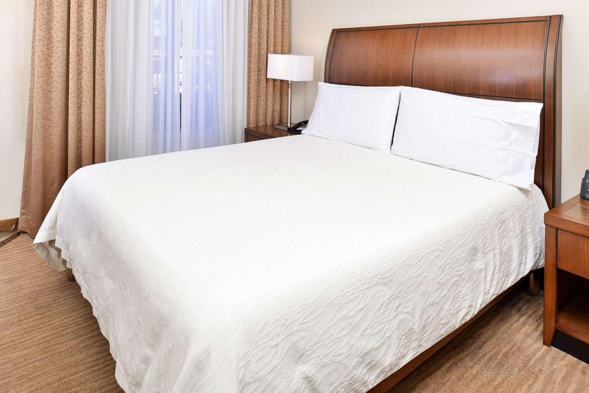 Hilton Garden Inn Addison Luaran gambar
