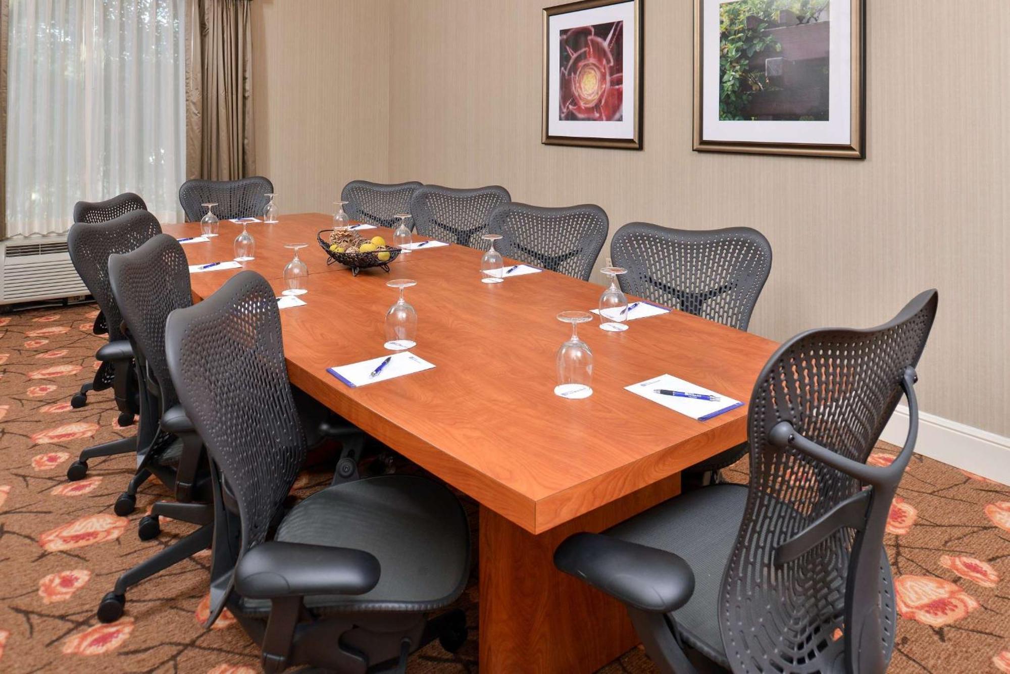 Hilton Garden Inn Addison Luaran gambar