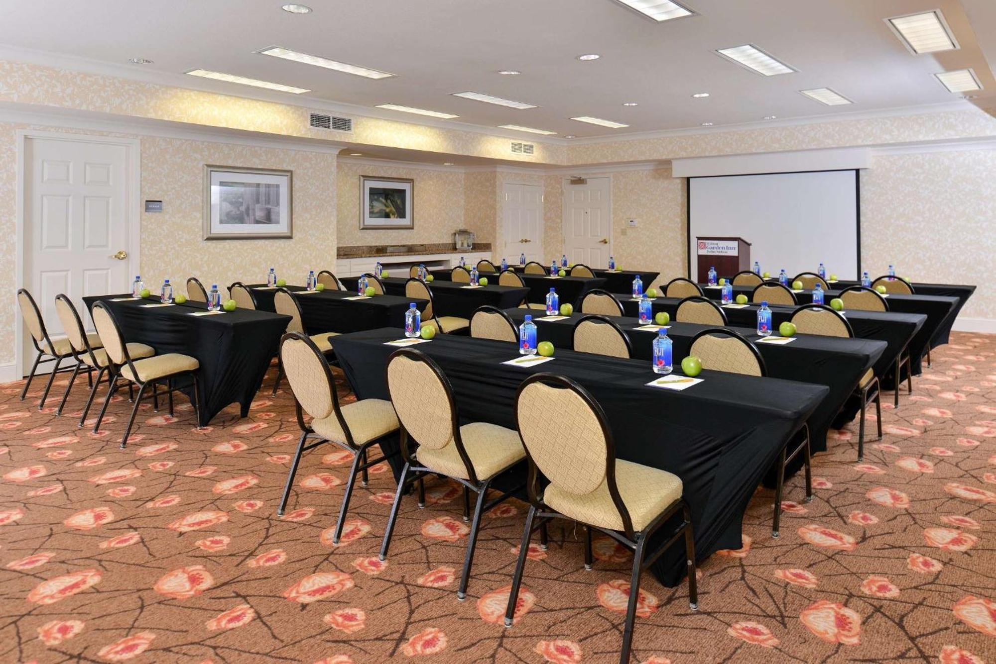 Hilton Garden Inn Addison Luaran gambar