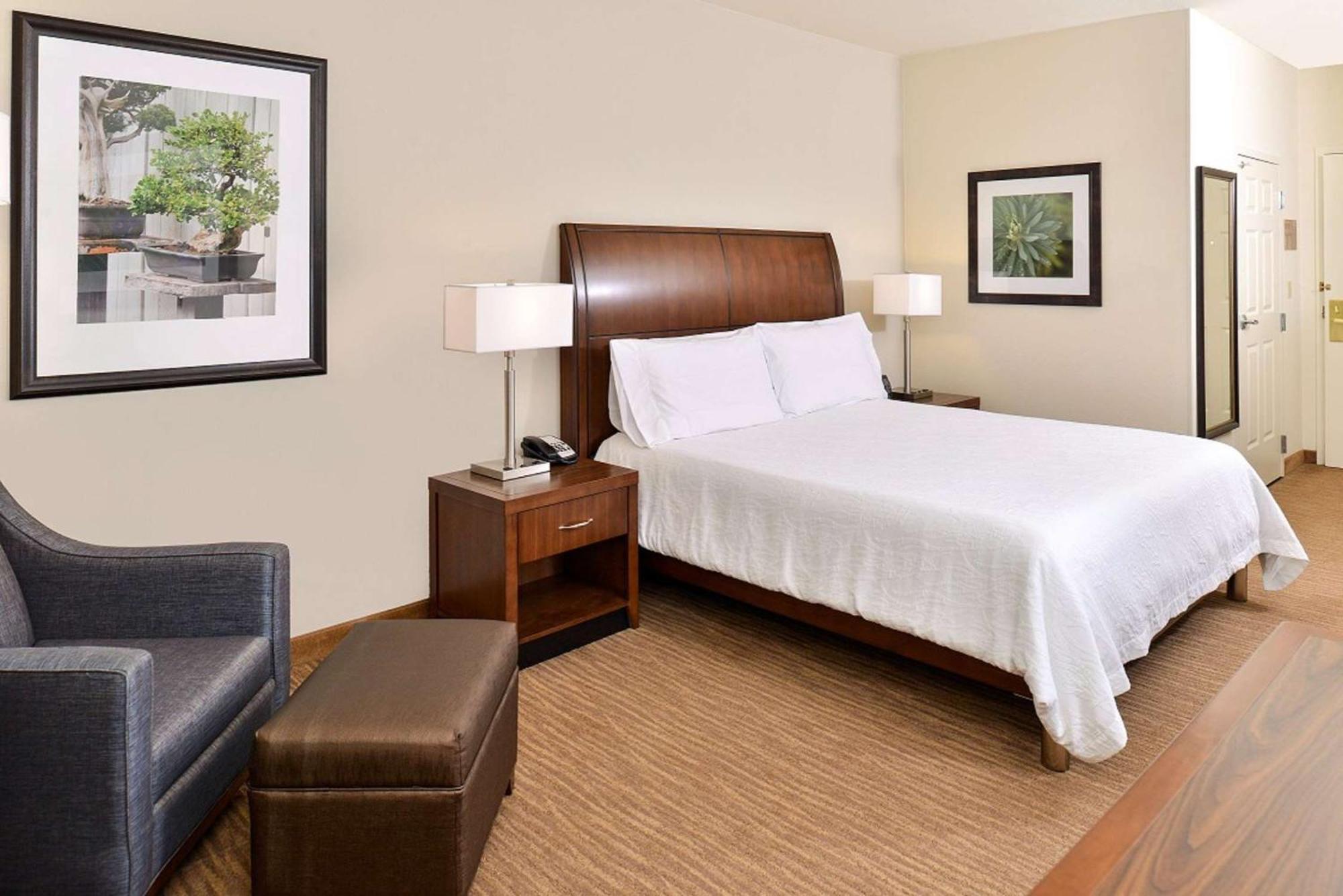 Hilton Garden Inn Addison Luaran gambar