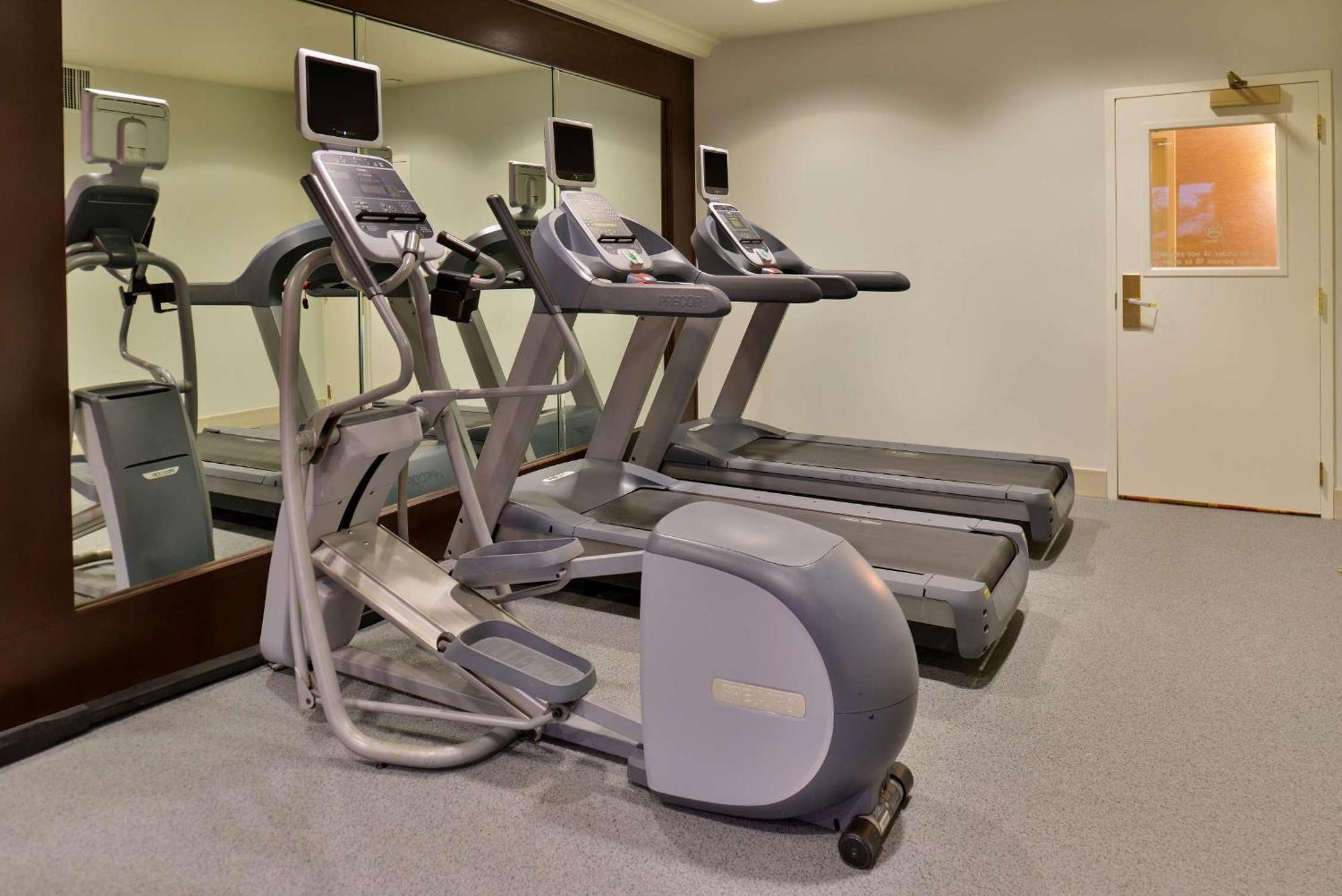 Hilton Garden Inn Addison Luaran gambar