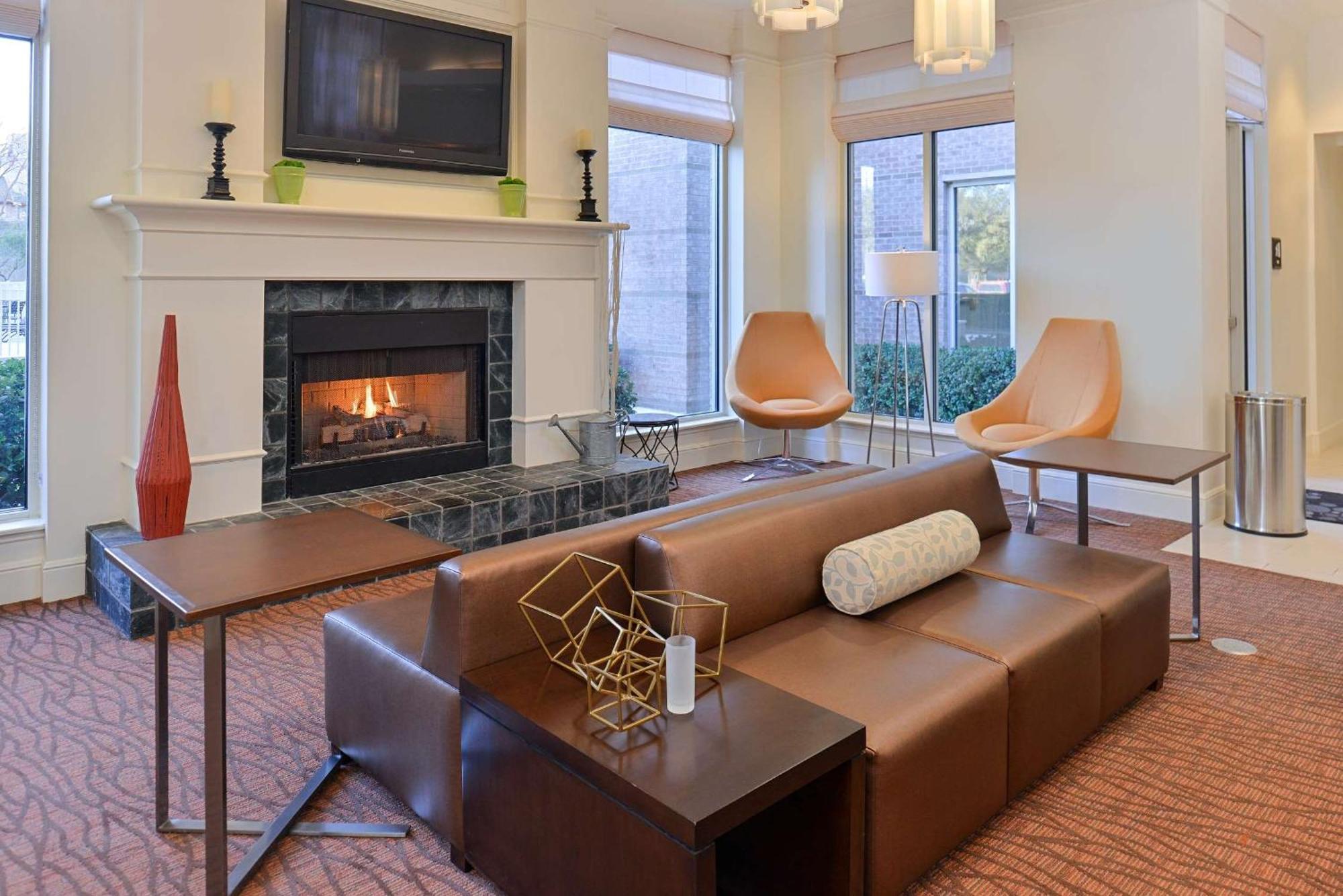 Hilton Garden Inn Addison Luaran gambar