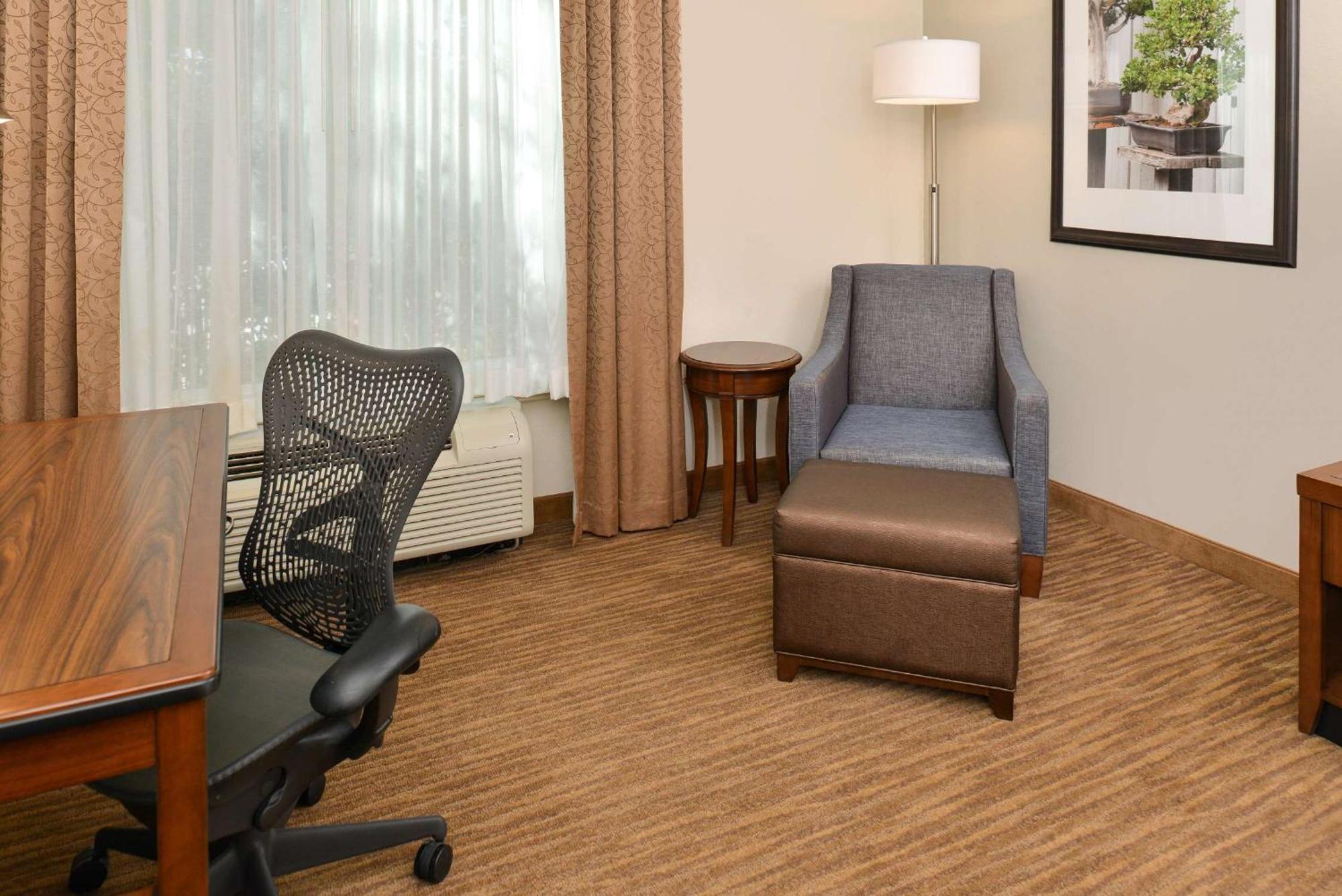 Hilton Garden Inn Addison Luaran gambar