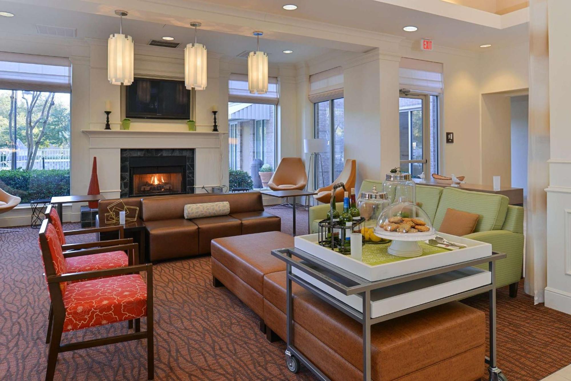 Hilton Garden Inn Addison Luaran gambar