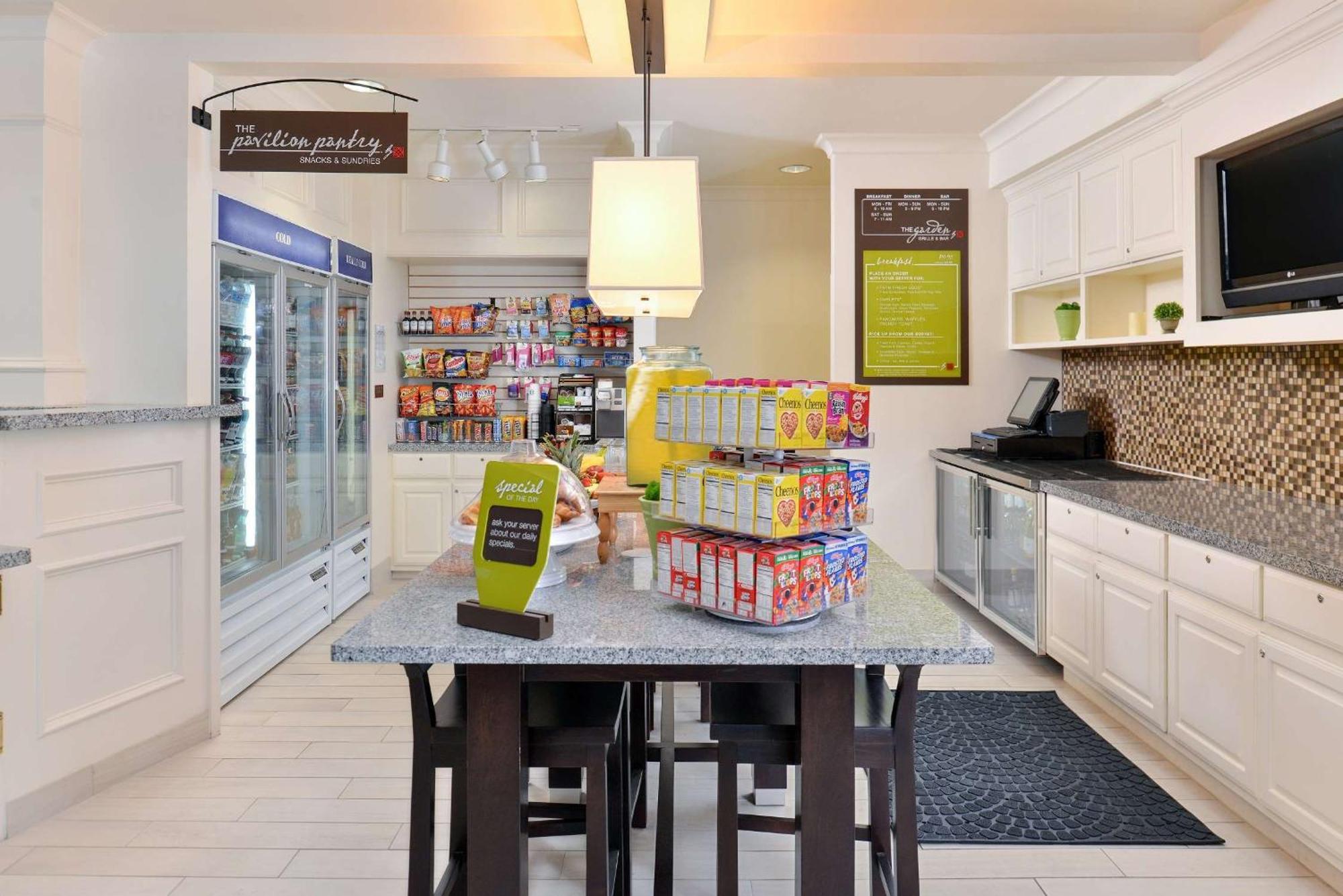 Hilton Garden Inn Addison Luaran gambar
