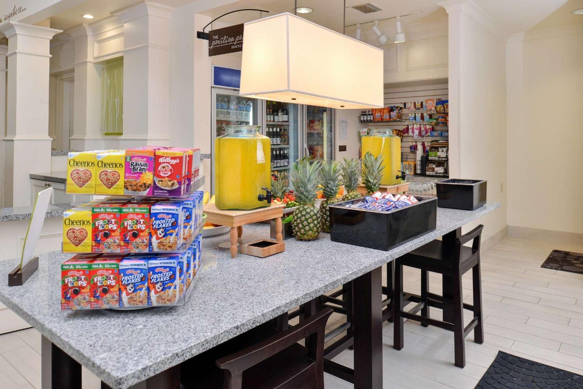 Hilton Garden Inn Addison Luaran gambar