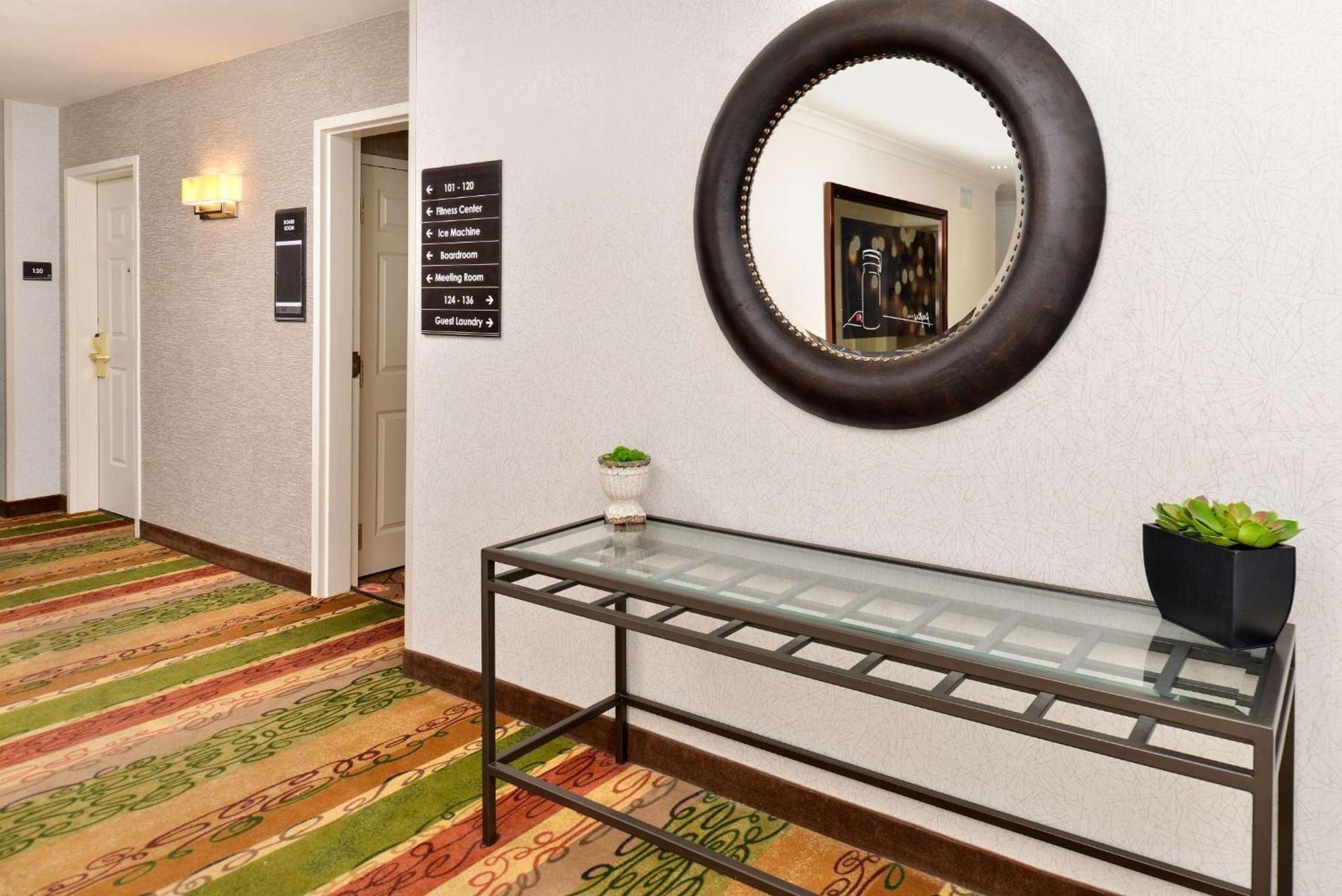 Hilton Garden Inn Addison Luaran gambar