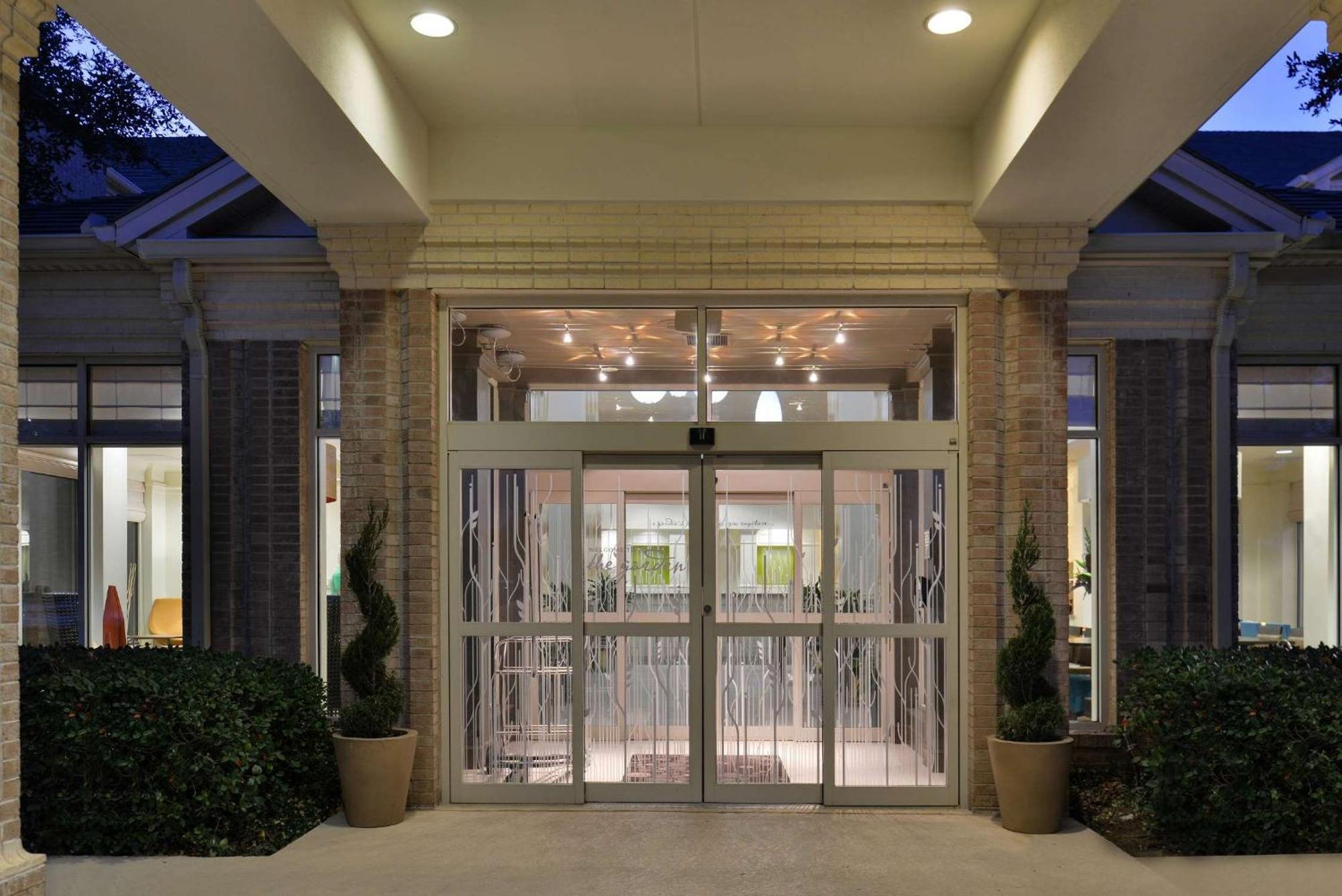 Hilton Garden Inn Addison Luaran gambar