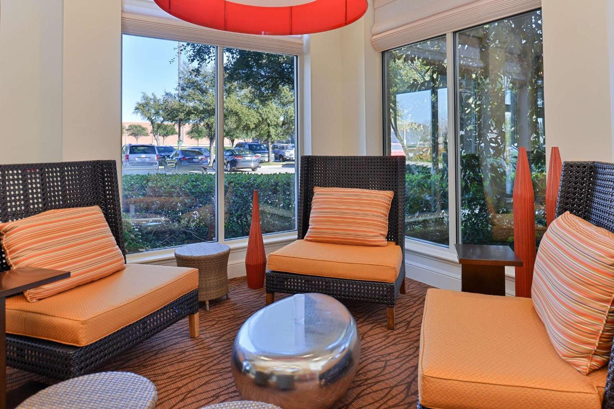 Hilton Garden Inn Addison Luaran gambar
