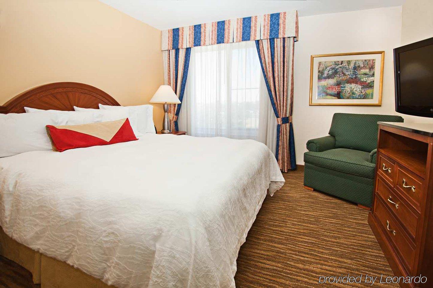 Hilton Garden Inn Addison Bilik gambar