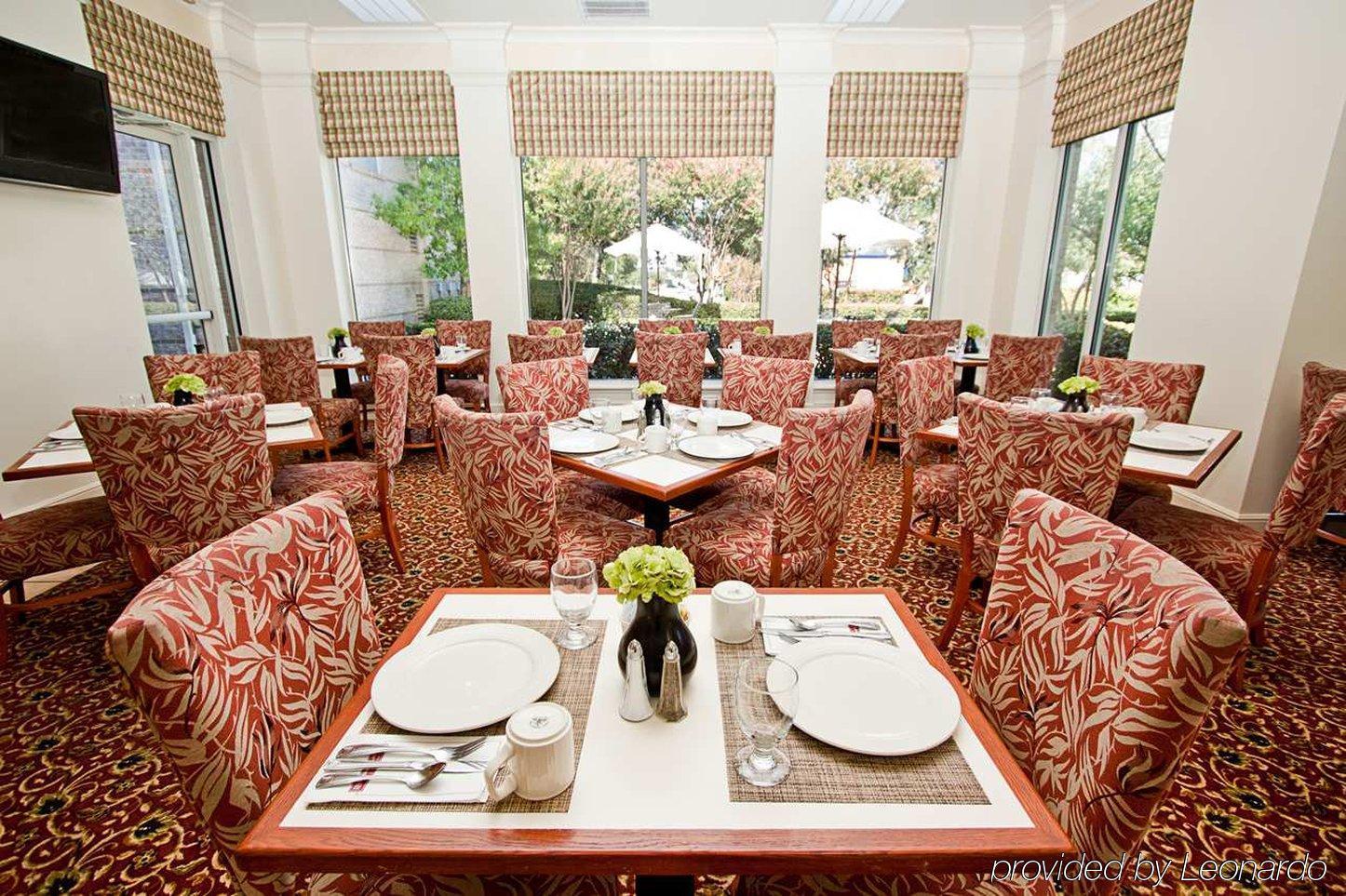 Hilton Garden Inn Addison Restoran gambar